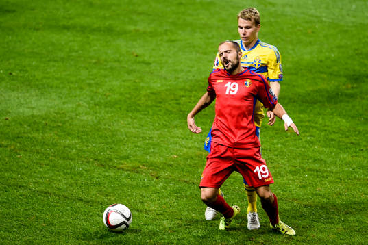 Sveriges Oscar Lewicki trycker till Moldaviens Sergiu