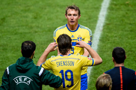 Sveriges Kim Källström byts ut och in kommer Gustav