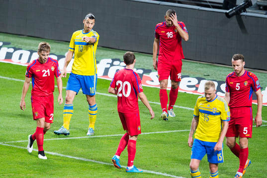 Sveriges Zlatan Ibrahimovic gestikulerar