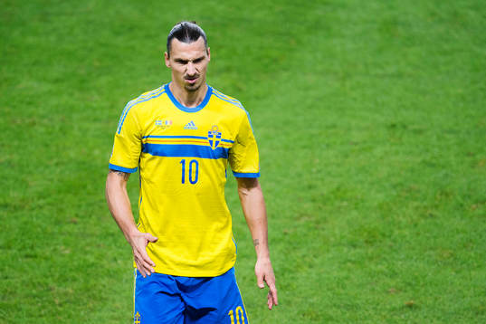 Sveriges Zlatan Ibrahimovic grimaserar