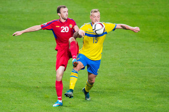 Moldaviens Alexandru Vremea och Sveriges John Guidetti