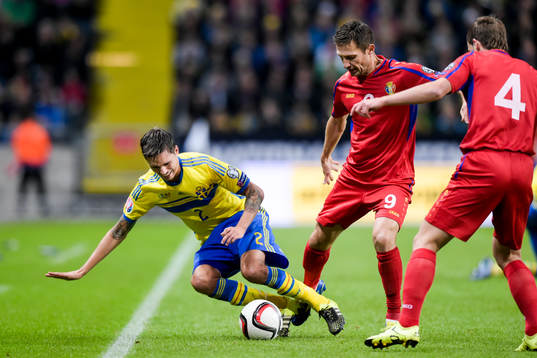 Sveriges Mikael Lustig fälls av Moldaviens Vitalie Bordian