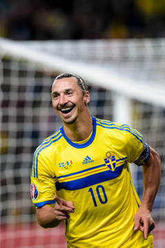 Sveriges Zlatan Ibrahimovic jublar