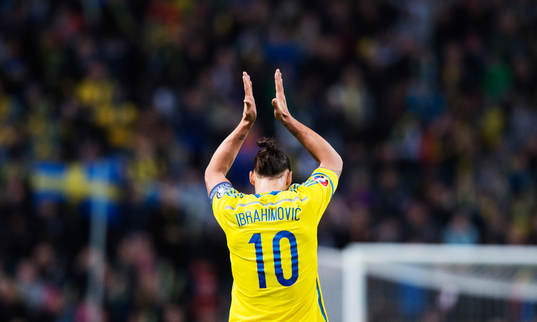 Sveriges Zlatan Ibrahimovic jublar