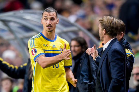 Sveriges Zlatan Ibrahimovic byts ut