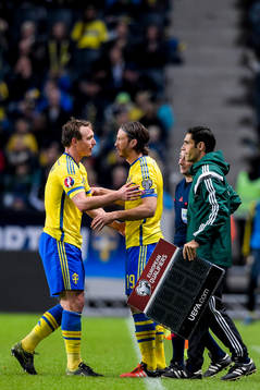 Sveriges Kim Källström byts ut tillförmån för Gustav