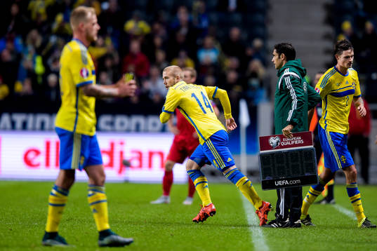 Sveriges Mikael Lustig byts ut och in kommer Anton