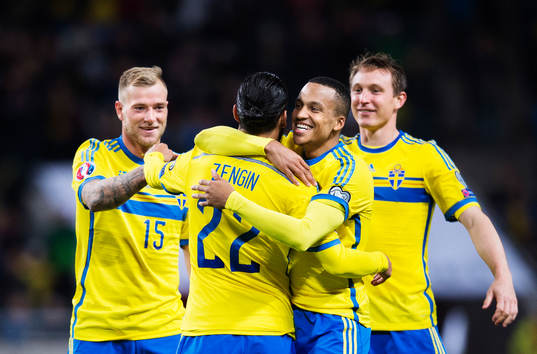 Sveriges John Guidetti, Erkan Zengin, Martin Olsson och Kim