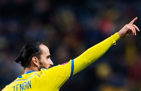 Sveriges Erkan Zengin jublar