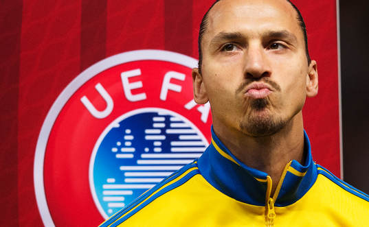 Sveriges Zlatan Ibrahimovic grimaserar