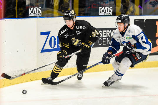 s Michael Lindqvist och Karlskogas Oskar Carlsson