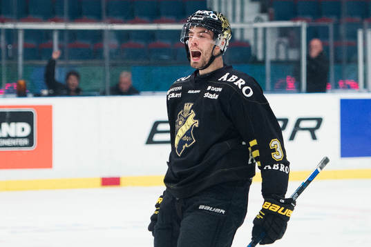 s Markus Lauridsen jublar