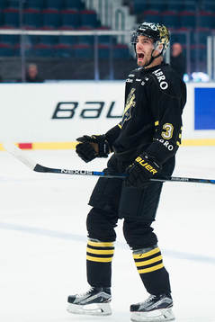 s Markus Lauridsen jublar