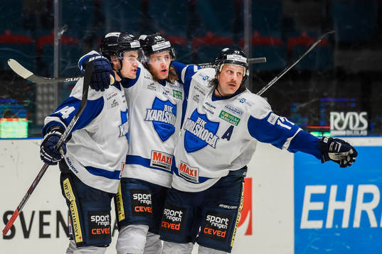 Karlskogas Carl Persson jublar