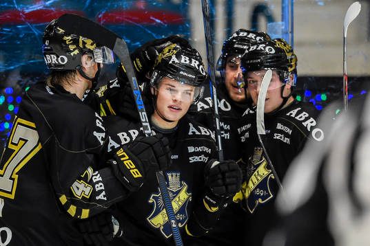 s Malte Strömwall jublar