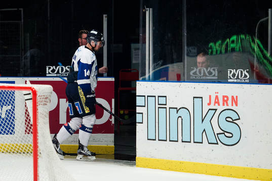 Karlskogas Henrik Björklund får lämna isen