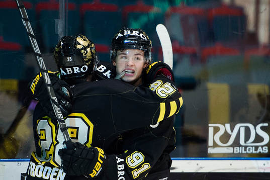 s Jesper Frödén (tv) och Malte Strömwall (th)jublar