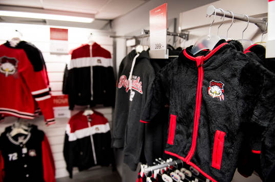Tröjor i Malmö Redhawks supportershop