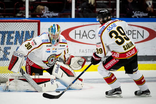 Luleås målvakt Samuel Ward och Pontus Själin
