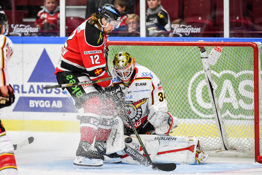 Malmö Redhawks Andreas Thuresson med målchans mot Luleås