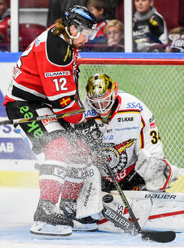 Malmö Redhawks Andreas Thuresson med målchans mot Luleås