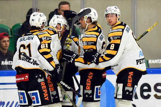 Skellefteås Andrew Calof jublar