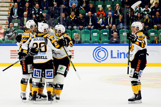 Skellefteås Tim Heed jublar