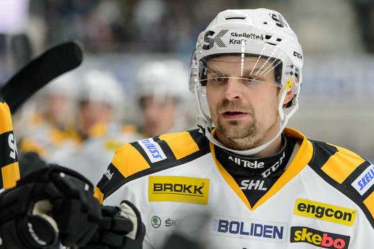 Skellefteås Janne Pesonen firar med båset