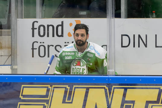 Rögles Kevin Marshall blir utvisad och deppar
