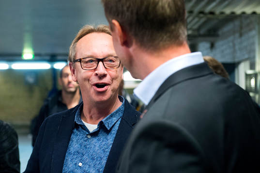 Sveriges förbundskapten Pär Mårts pratar med Frölundas