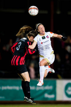 Rosengårds Josee Belanger och Vantaas Tiia Peltonen i