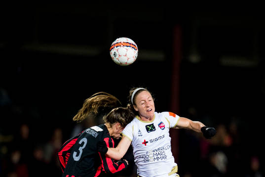 Rosengårds Josee Belanger och Vantaas Tiia Peltonen i