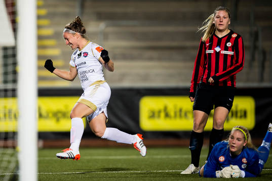 Rosengårds Josee Belanger jublar