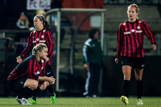 Vantaas Heidi Kivelä och Jenna Korhonen deppar