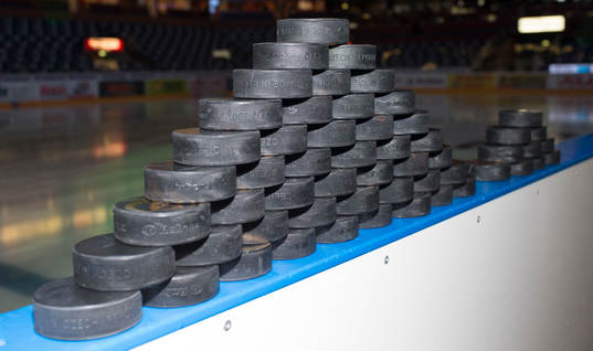 en generell bild av  puckar väntar på spelare