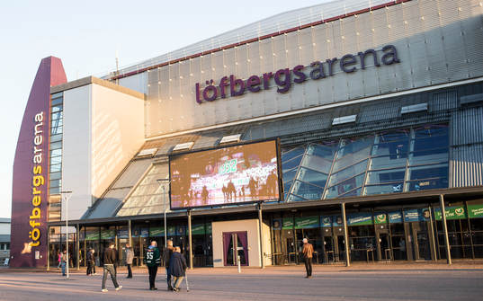 En exteriör bild över Löfbergs Arena