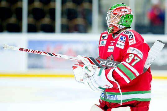 Modos målvakt Adam Reideborn