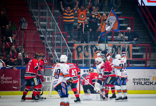 Växjös Josh Hennessy gör 0-1 och jublar