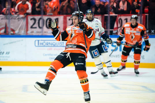 Karlskronas John Henrion  har gjort 1-3