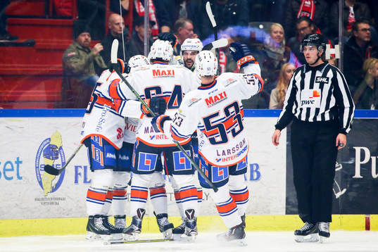 Växjös Patrik Lundh firar
