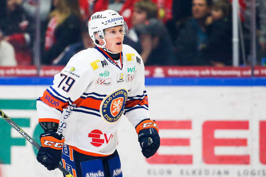 Växjös Patrik Lundh firar