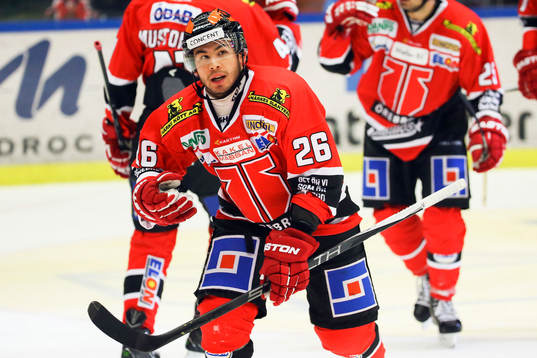 Örebros Greg Squires jublar