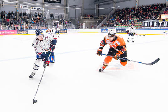 Linköpings Anton Blomberg med pucken