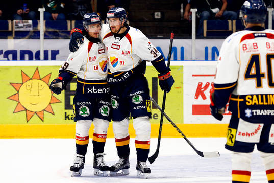 Djurgårdens Matt Anderson och Daniel Brodin firar