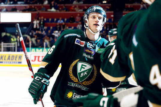 Färjestads Johan Ryno firar 3-2