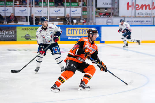 Karlskronas Vjatjeslav Trukhno med pucken