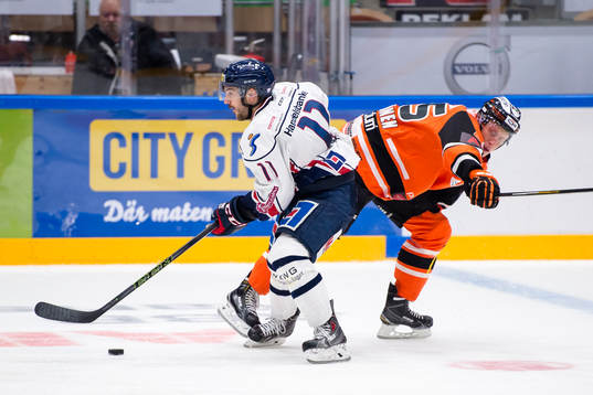 Linköpings Garret Roe och Karlskronas Toni Kähkönen