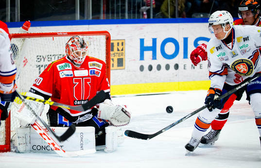Örebros målvakt Henrik Lundberg och Växjös Richard Gynge