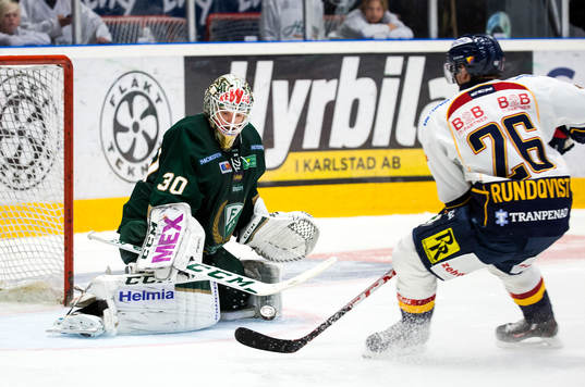 Djurgårdens David Rundqvist kommer fri med Färjestads