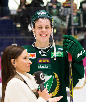 Färjestads Joel Eriksson Ek  är glad